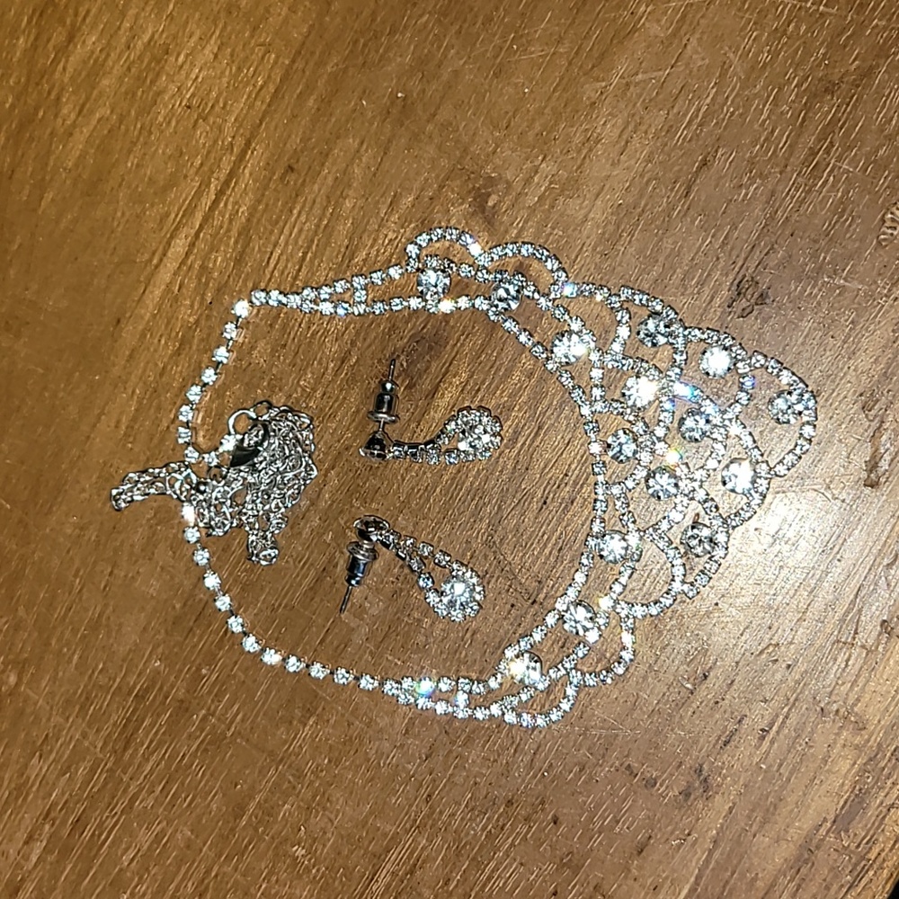 Earring & Necklace Set